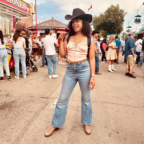 Meet your Posher, Aleesha - Picture 5 of 5